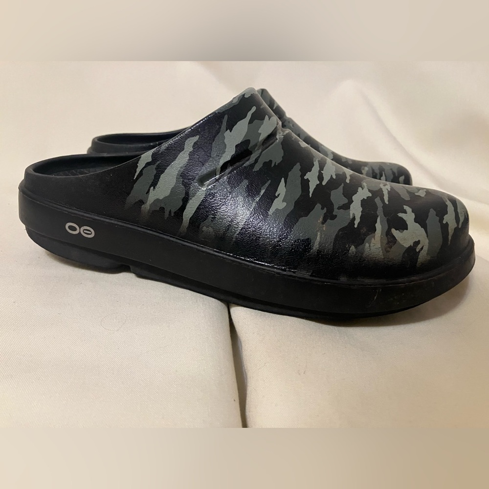 OOFOS OoCloog Limited Recovery Camp Slip On Clogs Women's 11 Men's 9